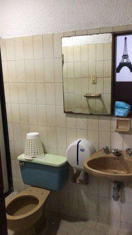 Imagen de la habitación del Hotel Marseille. Foto 5