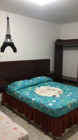 Imagen de la habitación del Hotel Marseille. Foto 6