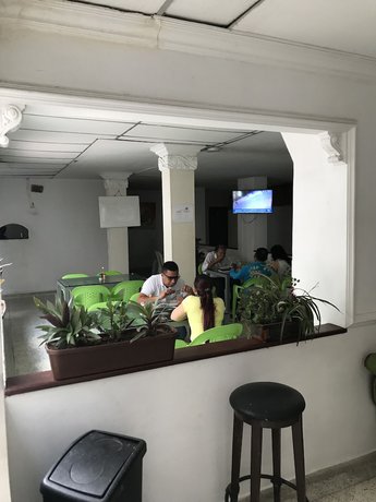 Imagen del bar/restaurante del Hotel Marseille. Foto 3