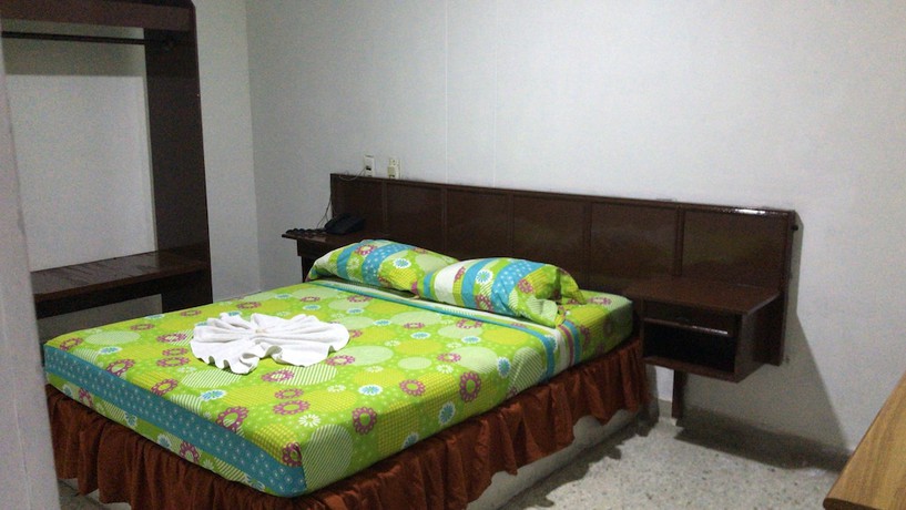 Imagen de la habitación del Hotel Marseille. Foto 10
