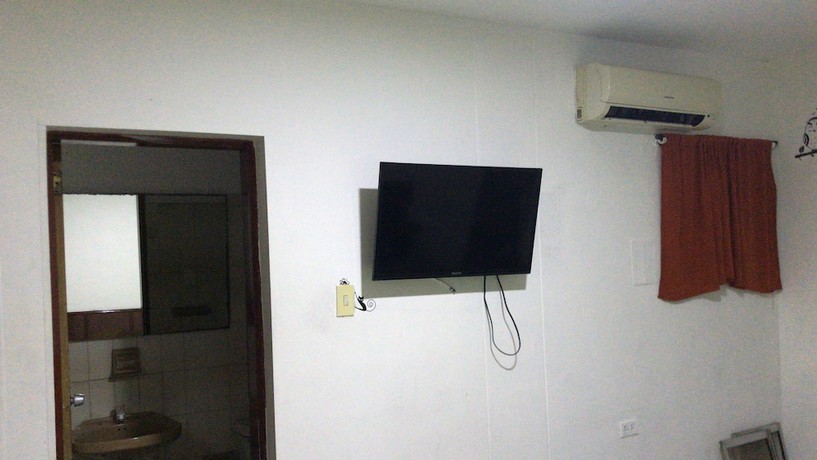 Imagen de la habitación del Hotel Marseille. Foto 11
