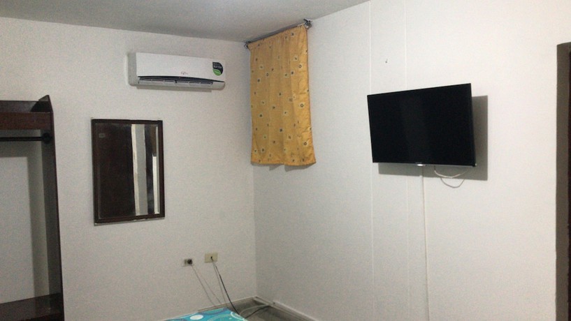 Imagen de la habitación del Hotel Marseille. Foto 12