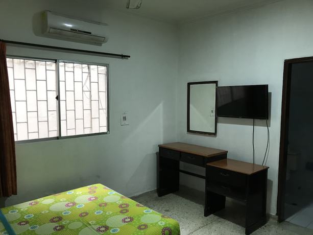Imagen de la habitación del Hotel Marseille. Foto 15