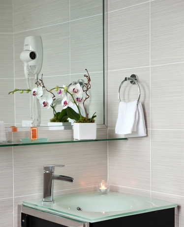 Imagen de la habitación del Hotel Marseilles. Foto 4