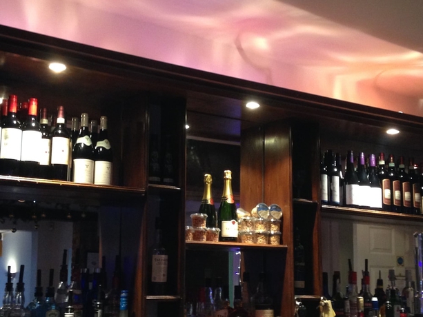 Imagen del bar/restaurante del Hotel Marsh Farm. Foto 3