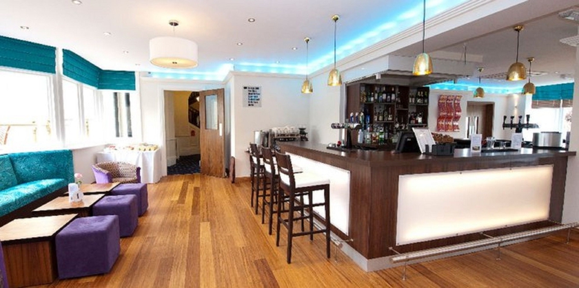 Imagen del bar/restaurante del Hotel Marsham Court. Foto 4