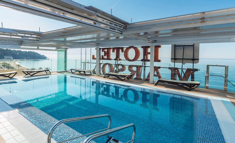 Imagen de la piscina del Hotel Marsol, Lloret de Mar. Foto 40