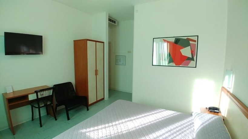Imagen de la habitación del Hotel Marta, Forli. Foto 5