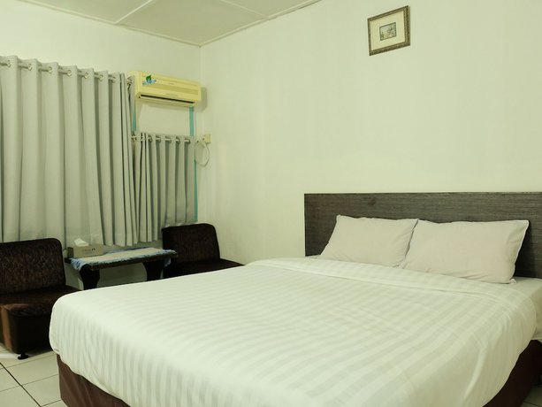 Imagen de la habitación del Hotel Martani. Foto 15