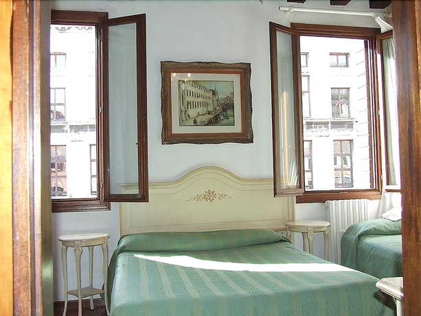 Imagen de la habitación del Hotel Marte, Venecia. Foto 13