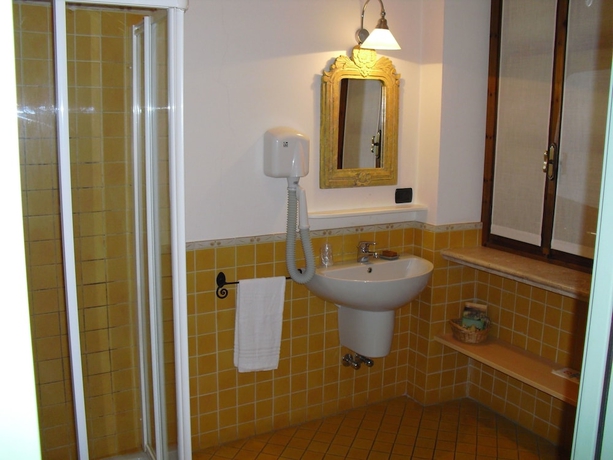 Imagen de la habitación del Hotel Martelletti. Foto 16