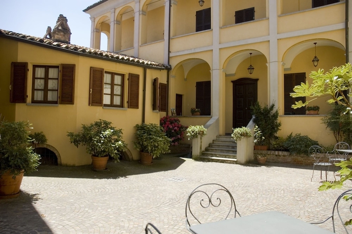 Imagen de los exteriores del Hotel Martelletti. Foto 17
