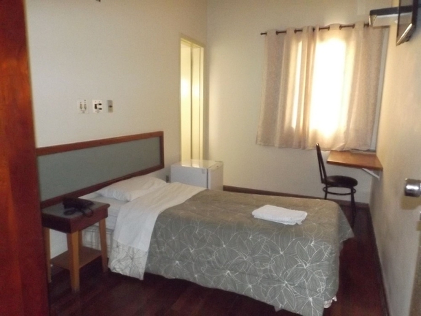 Imagen de la habitación del Hotel Martha Office. Foto 9