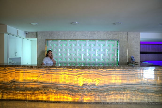 Imagen de los interiores del Hotel Marti Beach. Foto 19