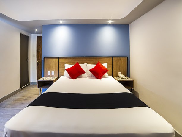 Imagen de la habitación del Hotel Marti. Foto 9