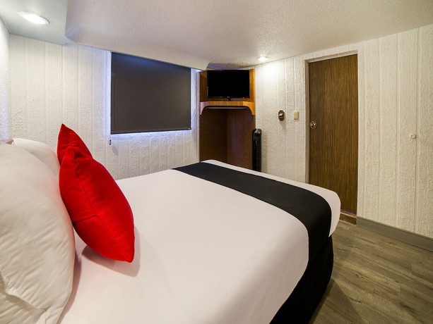 Imagen de la habitación del Hotel Marti. Foto 10