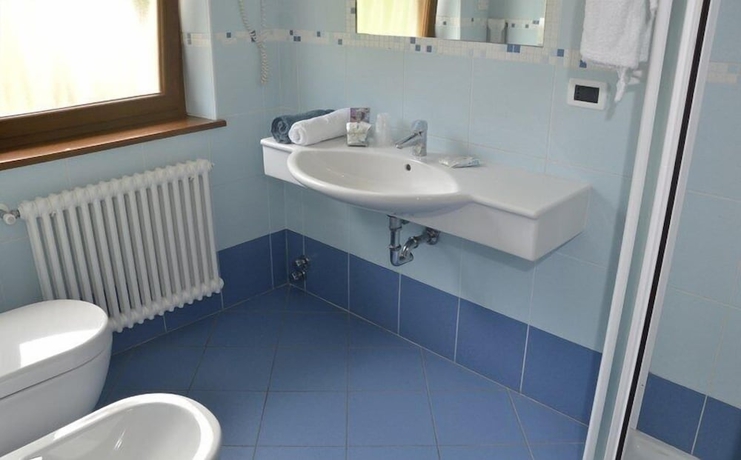 Imagen de la habitación del Hotel Martinella. Foto 13