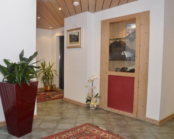 Imagen de los interiores del Hotel Martinella. Foto 19