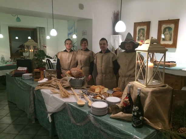 Imagen del bar/restaurante del Hotel Martinella. Foto 8