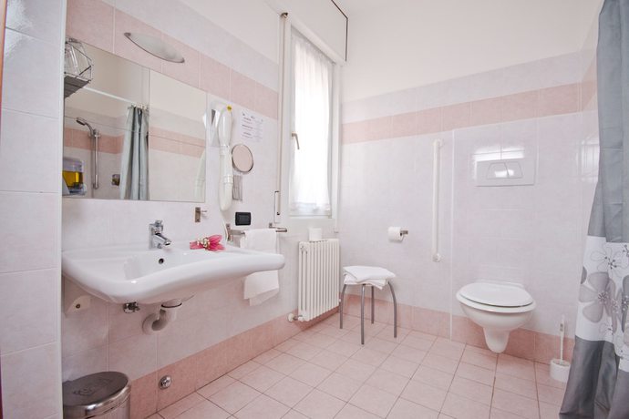 Imagen de la habitación del Hotel Martinelli. Foto 15