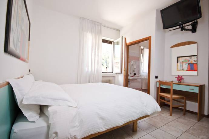 Imagen de la habitación del Hotel Martinelli. Foto 17