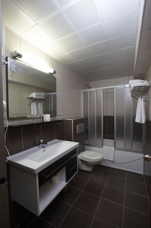 Imagen de la habitación del Hotel Martinenz. Foto 8