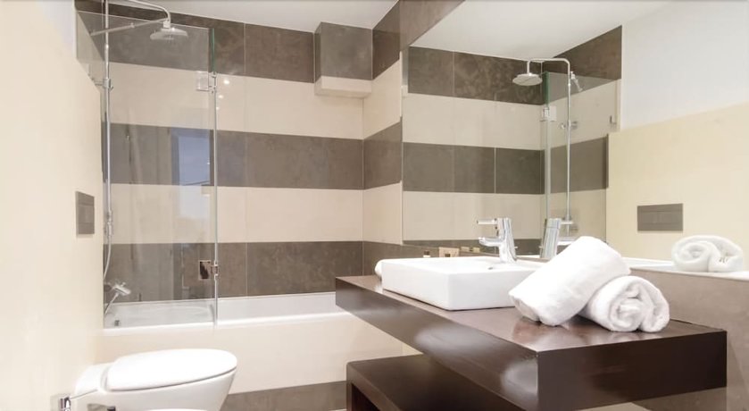 Imagen de la habitación del Hotel Martinhal Lisbon Chiado. Foto 14