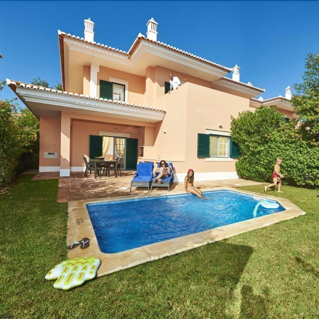 Imagen de la habitación del Hotel Martinhal Quinta Family Resort. Foto 12