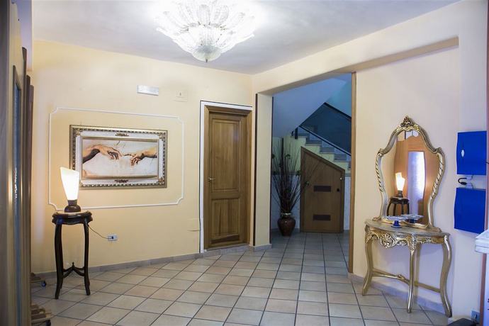 Imagen de los interiores del Hotel Martini, Casavatore. Foto 14