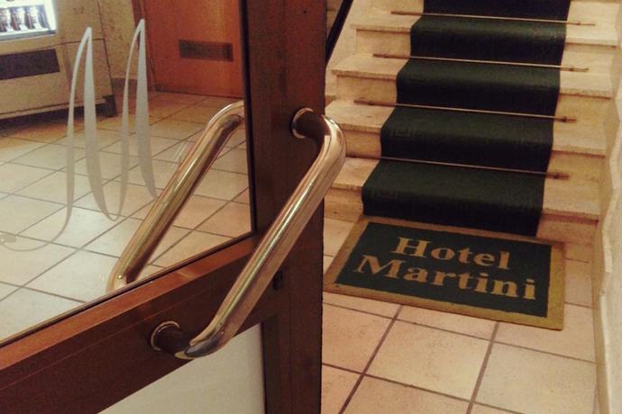 Imagen de los interiores del Hotel Martini, Casavatore. Foto 15