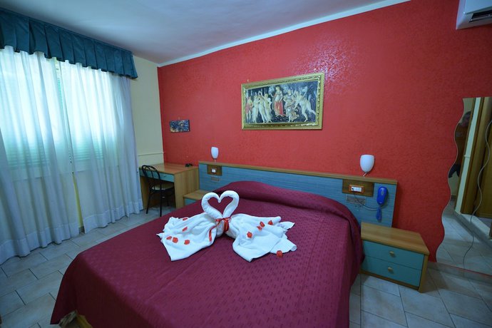 Imagen de la habitación del Hotel Martini, Casavatore. Foto 4