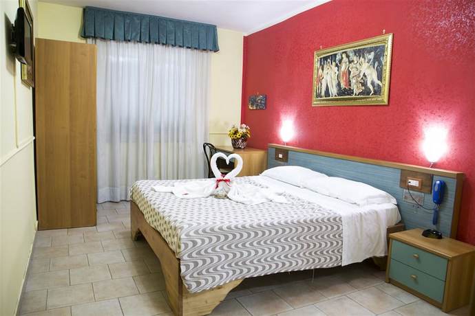 Imagen de la habitación del Hotel Martini, Casavatore. Foto 7