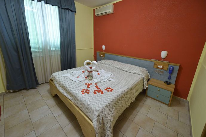Imagen de la habitación del Hotel Martini, Casavatore. Foto 8