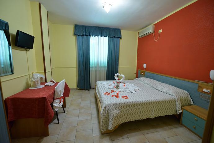 Imagen de la habitación del Hotel Martini, Casavatore. Foto 10