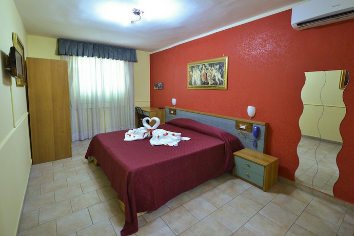 Imagen de la habitación del Hotel Martini, Casavatore. Foto 11