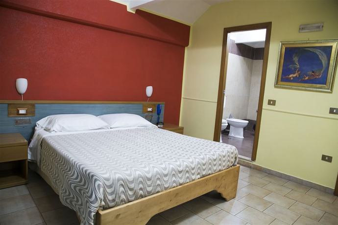 Imagen de la habitación del Hotel Martini, Casavatore. Foto 12