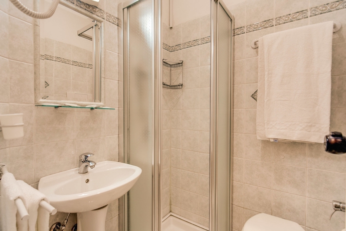 Imagen de la habitación del Hotel Martini, Plaza de la Rep&uacute;blica. Foto 8