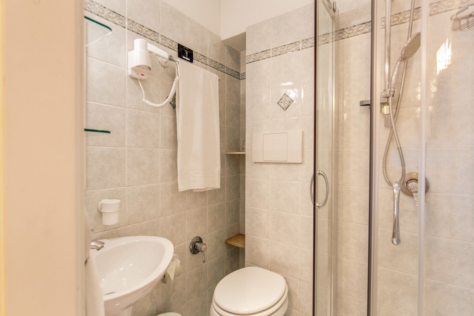 Imagen de la habitación del Hotel Martini, Plaza de la Rep&uacute;blica. Foto 11