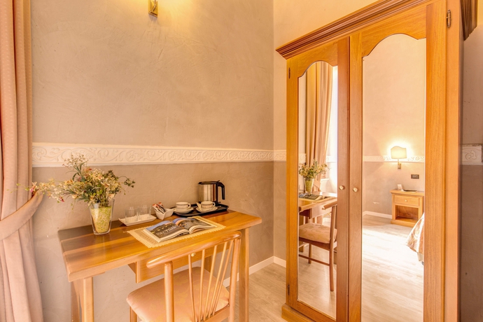 Imagen de la habitación del Hotel Martini, Roma. Foto 7