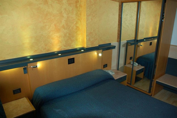 Imagen de la habitación del Hotel Martini Verona. Foto 4