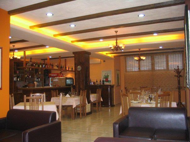 Imagen del bar/restaurante del Hotel Martini, Vlore. Foto 2