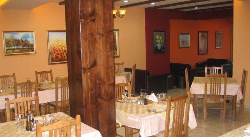 Imagen del bar/restaurante del Hotel Martini, Vlore. Foto 3