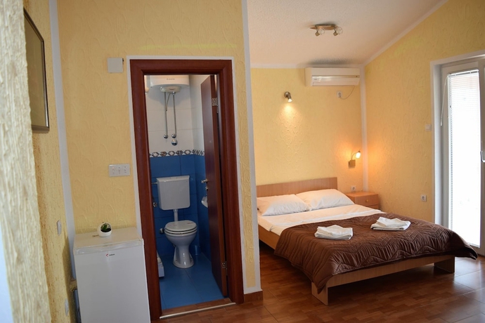 Imagen de la habitación del Hotel Martinovic Rooms, Budva. Foto 2