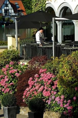 Imagen de los exteriores del Hotel Martin's Château Du Lac. Foto 9