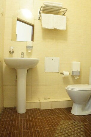 Imagen de la habitación del Hotel Marton Amigo. Foto 17