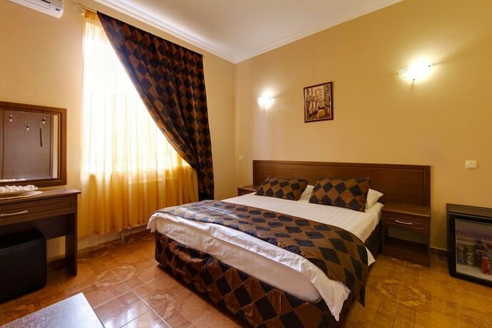 Imagen de la habitación del Hotel Marton Amigo. Foto 22