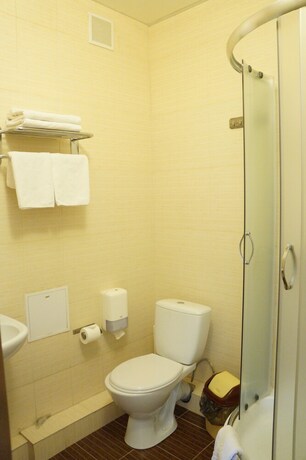 Imagen de la habitación del Hotel Marton Amigo. Foto 27