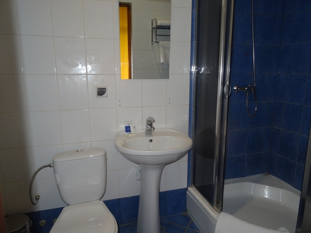 Imagen de la habitación del Hotel Marton Olimpic. Foto 10