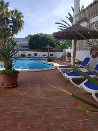 Imagen de la piscina del Hotel Martorell. Foto 15