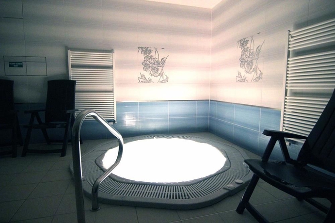 Imagen de la piscina del Hotel Marttel. Foto 16